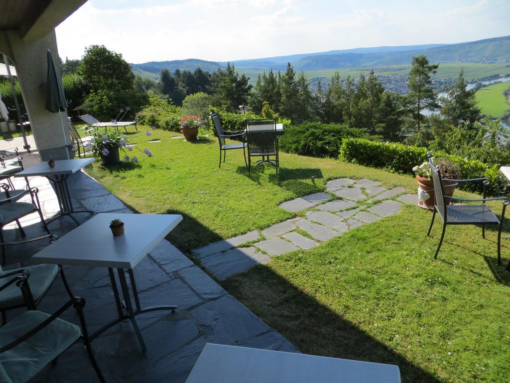 Gastehaus-Weingut Loersch Hotell Leiwen Eksteriør bilde