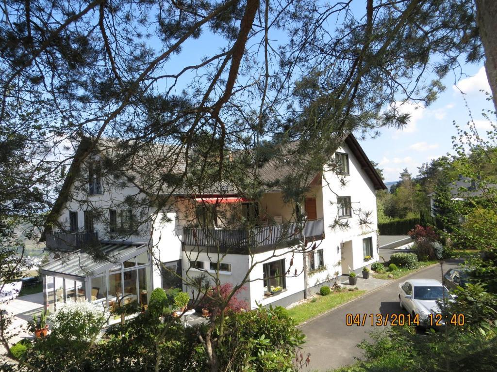 Gastehaus-Weingut Loersch Hotell Leiwen Eksteriør bilde